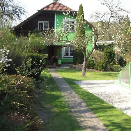 Sarka Apartment *